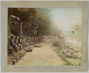 Les cent Bouddhas le long de la rivière Daiya, Nikko, Japon - Japanese Photographer