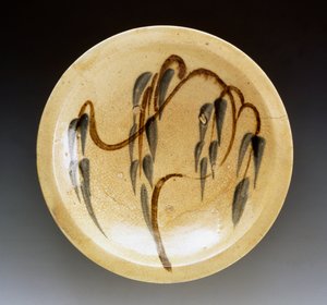 Assiette en grès émaillé utilisée par les vendeurs de nishin-zara (harengs mijotés) décorée d