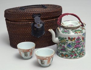 Service à thé japonais avec étui de transport en osier, vers 1850