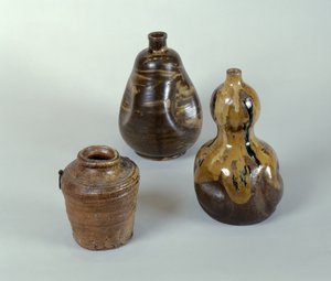 Pot, Bouteille de Saké et Gourde en Céramique