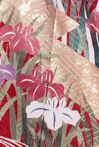 Kimono Furisode (manches flottantes) porté par de jeunes femmes célibataires lors d