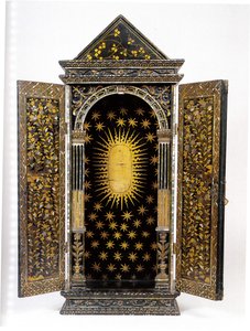 Sanctuaire portable chrétien Namban, conçu pour contenir une statuette religieuse, période Momoyama - Japanese School
