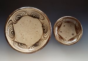 Assiettes décorées de umanomezara (cercles avec motif d