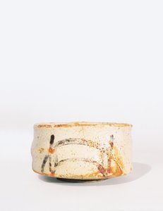 Bol à thé Shino Chawan avec un pied bas, période Momoyama - Japanese School