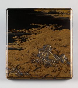 Boîte à écrire (suzuribako) à motifs de vagues et de rochers, période Muromachi, seconde moitié du XVe siècle (bois laqué avec décor en takamaki-e d