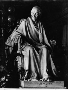 Sculpture assise de Voltaire (1694-1778)