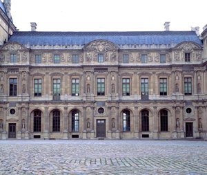 La cour carrée du Louvre, façade du Louvre de Henri II (1546-1551), sculptures de Jean Goujon (1510-1567) 1551 Paris, Musée du Louvre