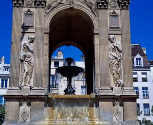 Architecture : détail de la fontaine des Innocents représentant les nymphes. Conçue par les architectes Jean Goujon, Augustin Pajou et Pierre Lescot. 1546-1549. Place Joachim du Bellay, Paris - Jean and Lescot Pierre Goujon