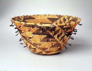 Panier de Dot ou de Puberté en Spirale pour Filles, Pomo, Pinoleville, Californie - Jenny Hughes