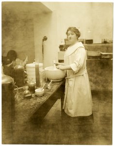 Anne Ann Haviland, parfumeuse, c.1915-28 - Jessie Tarbox Beals