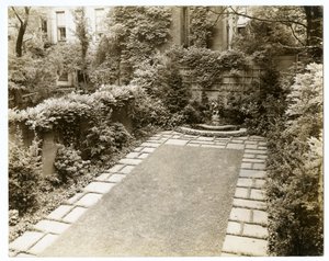 M. et Mme John Morgan, 39 W 11, c.1938-39