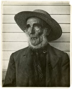 Vieil homme avec un chapeau de paille, c.1905-40