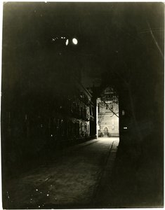 Patchin Place la nuit, Greenwich Village, New York, USA, vers 1905-20 (photo gélatino-argentique) - Jessie Tarbox Beals
