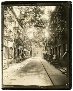 Patchin Place, partant de la 10e rue, New York, USA - Jessie Tarbox Beals