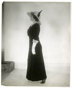 Bonne posture pour marcher, c.1905-18 - Jessie Tarbox Beals