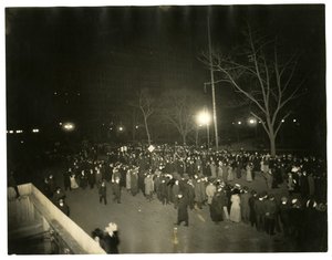 Parade pour le suffrage, Greenwich Village, New York, États-Unis, vers 1915-18 - Jessie Tarbox Beals