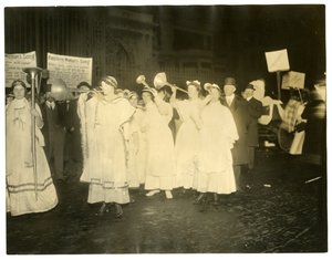 Parade pour le suffrage, Greenwich Village, New York, USA - Jessie Tarbox Beals