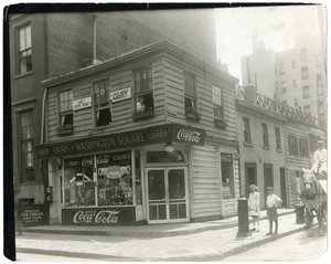 Le Grenier - anciennement le Grenier de Bruno - pour lequel Lafayette est sorti (!), Greenwich Village, New York, USA, c.1917-18 - Jessie Tarbox Beals
