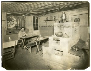 The Isba Tea Room sur la 4ème rue Sachia - maintenant un photographe célèbre en Europe, Russian Tea Room, Greenwich Village, New York, USA, c.1905-40 - Jessie Tarbox Beals