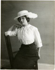 Blouse en soie blanche, McCreery