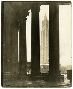 Woolworth Building, la flèche imposante construite avec des nickels et des dimes, New York, USA, c.1914-40 - Jessie Tarbox Beals