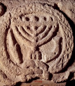Judaïsme : élément architectural en basalte d