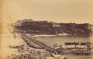 Le Pont des bateaux et le Fort, depuis Khairabad - John Burke