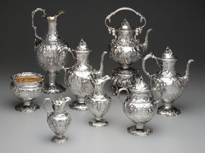 Bouilloire sur pied, cafetière, chocolatière, bol à déchets, sucrier, pot à lait, crémier et aiguières, vers 1851 - John Chandler Moore