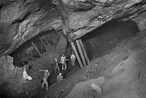 Exploitation minière souterraine, Dolcoath, Cornouailles - John Charles Burrow