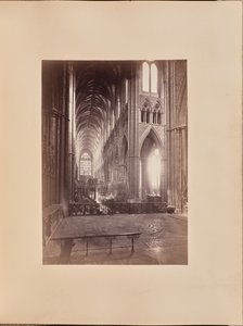 Chœur et nef, vue vers l