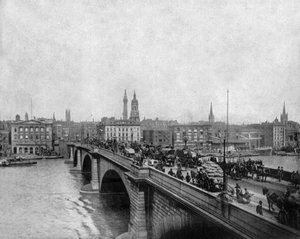 Pont de Londres construit en 1831 sur la Tamise à Londres, vers 1900