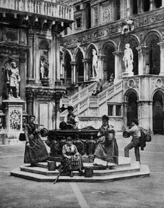 La Cour du Palais Ducal à Venise Italie c.1890 photo par John Lawson Stoddard (1850-1931) Voyageur et Conférencier Publication éducative pour -Chicago - John Lawson Stoddard