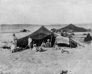 Camp dans le désert du Sahara, Afrique (photo n/b) - John Lawson Stoddard