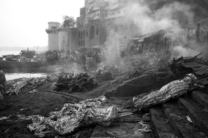 Manikarnika Ghat, Varanasi, 2016 (photo)