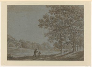 Promeneurs sur un chemin bordé de grands arbres