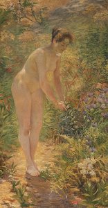 Acte féminin debout dans le jardin. Vers 1900