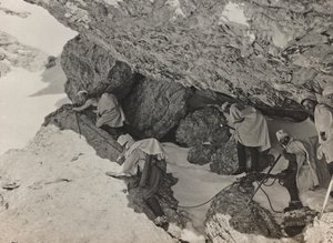 Album "Meine weltkriegs - Erinnerungen Front Sud-Ouest (Carinthie, Italie, Tyrol du Sud) 31/03/1915-12/11/1918 - Josef Zohles Wien": bunker militaire en montagne