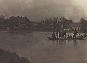 Album "Meine weltkriegs - Erinnerungen South-West Front (Carinthie, Italie, Tyrol du Sud) 31/03/1915-12/11/1918 - Josef Zohles Wien": bateau sur la rivière Drava