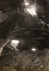 Album "Meine weltkriegs - Erinnerungen South-West Front (Carinthie, Italie, Tyrol du Sud) 31/03/1915-12/11/1918 - Josef Zohles Wien": décombres d