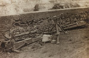 Album "Meine weltkriegs - Erinnerungen South-West Front (Carinthie, Italie, Tyrol du Sud) 31/03/1915-12/11/1918 - Josef Zohles Wien": armes italiennes abandonnées - Josef Zohles