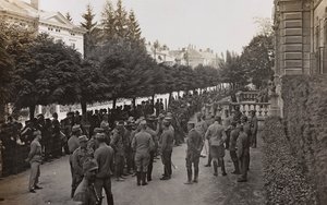 Album "Meine weltkriegs - Erinnerungen South-West Front (Carinthie, Italie, Tyrol du Sud) 31/03/1915-12/11/1918 - Josef Zohles Wien" : soldats avec de nombreux prisonniers