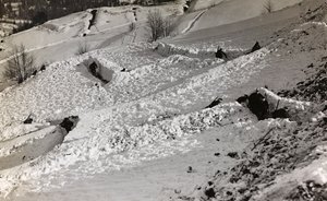 Tranchées dans la neige