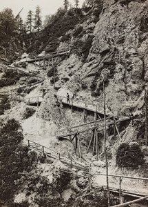 Album "Meine weltkriegs - Erinnerungen South-West Front (Carinthie, Italie, Tyrol du Sud) 31/03/1915-12/11/1918 - Josef Zohles Wien": passerelles en bois vers la montagne - Josef Zohles