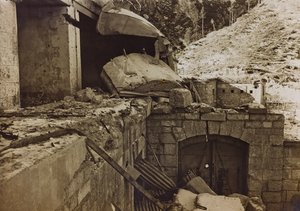 Album "Meine weltkriegs - Erinnerungen South-West Front (Carinthia, Italie, South Tyrol) 31/03/1915-12/11/1918 - Josef Zohles Wien": décombres d