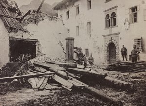 Album "Meine weltkriegs - Erinnerungen South-West Front (Carinthia, Italie, South Tyrol) 31/03/1915-12/11/1918 - Josef Zohles Wien": soldats et décombres à Valb