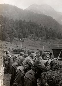 Soldats dans les tranchées