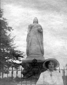 Statue de la reine Victoria, College Green, Bristol, 20e siècle