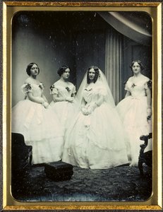 Une mariée et ses demoiselles d