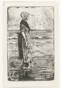 Femme debout sur la plage