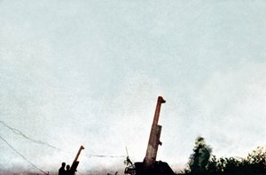 Canons antiaériens en action : depuis le 21 février, 25 avions et un ballon dragon ont été abattus par les batteries, Verdun, septembre 1916 - Jules Gervais Courtellemont